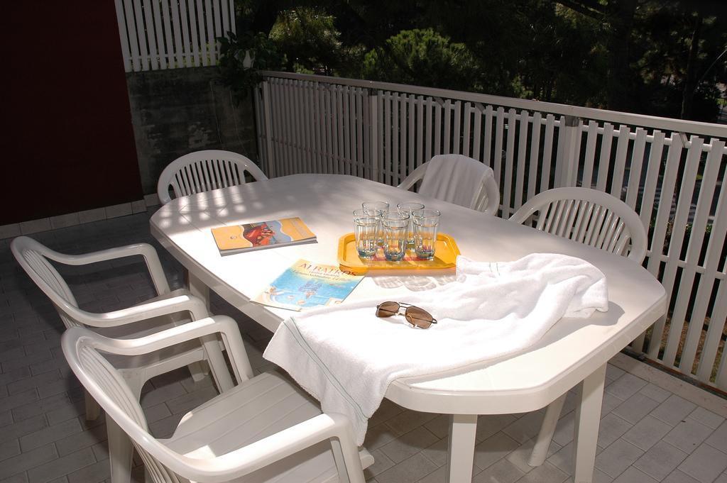 Appartamenti Vacanza Albatros Lignano Sabbiadoro Bagian luar foto