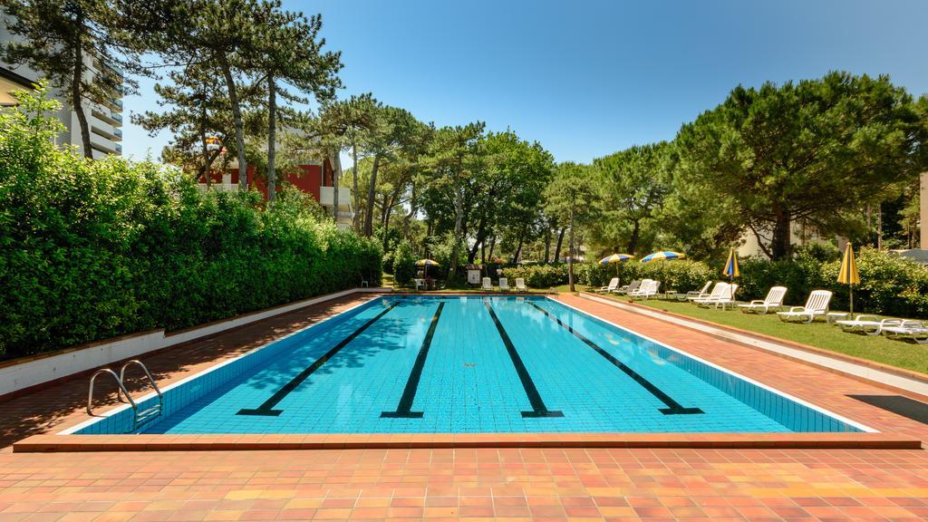 Appartamenti Vacanza Albatros Lignano Sabbiadoro Bagian luar foto