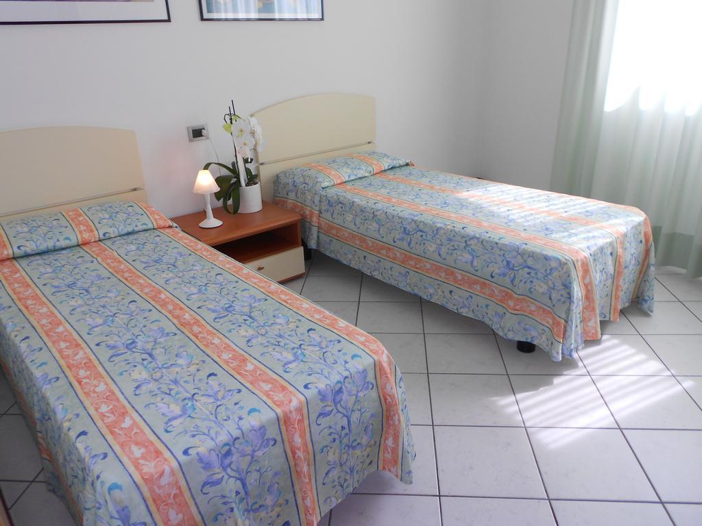 Appartamenti Vacanza Albatros Lignano Sabbiadoro Bagian luar foto