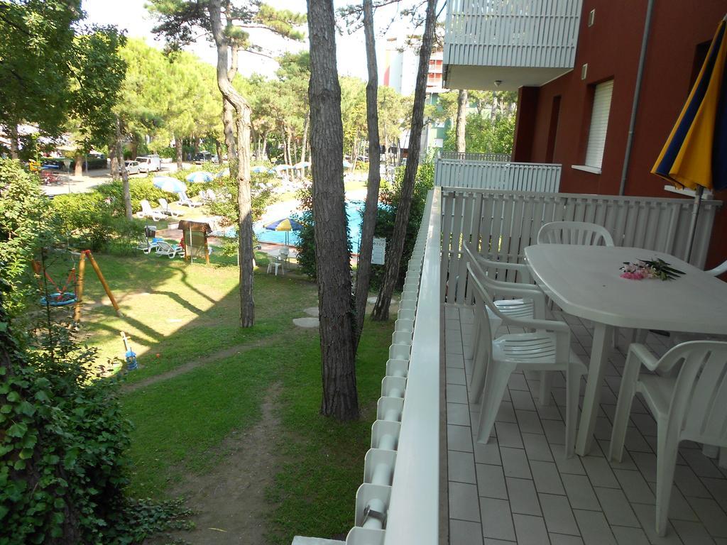 Appartamenti Vacanza Albatros Lignano Sabbiadoro Bagian luar foto